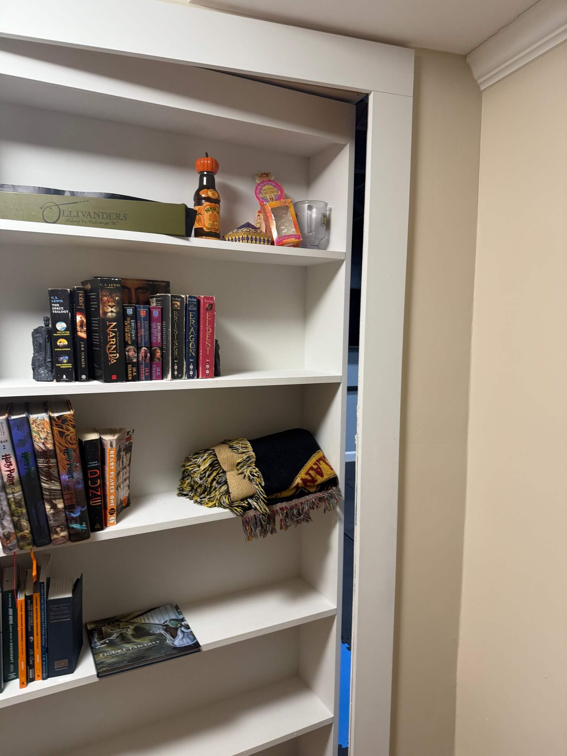 Bookcase Secret Door, image size:1920x2560