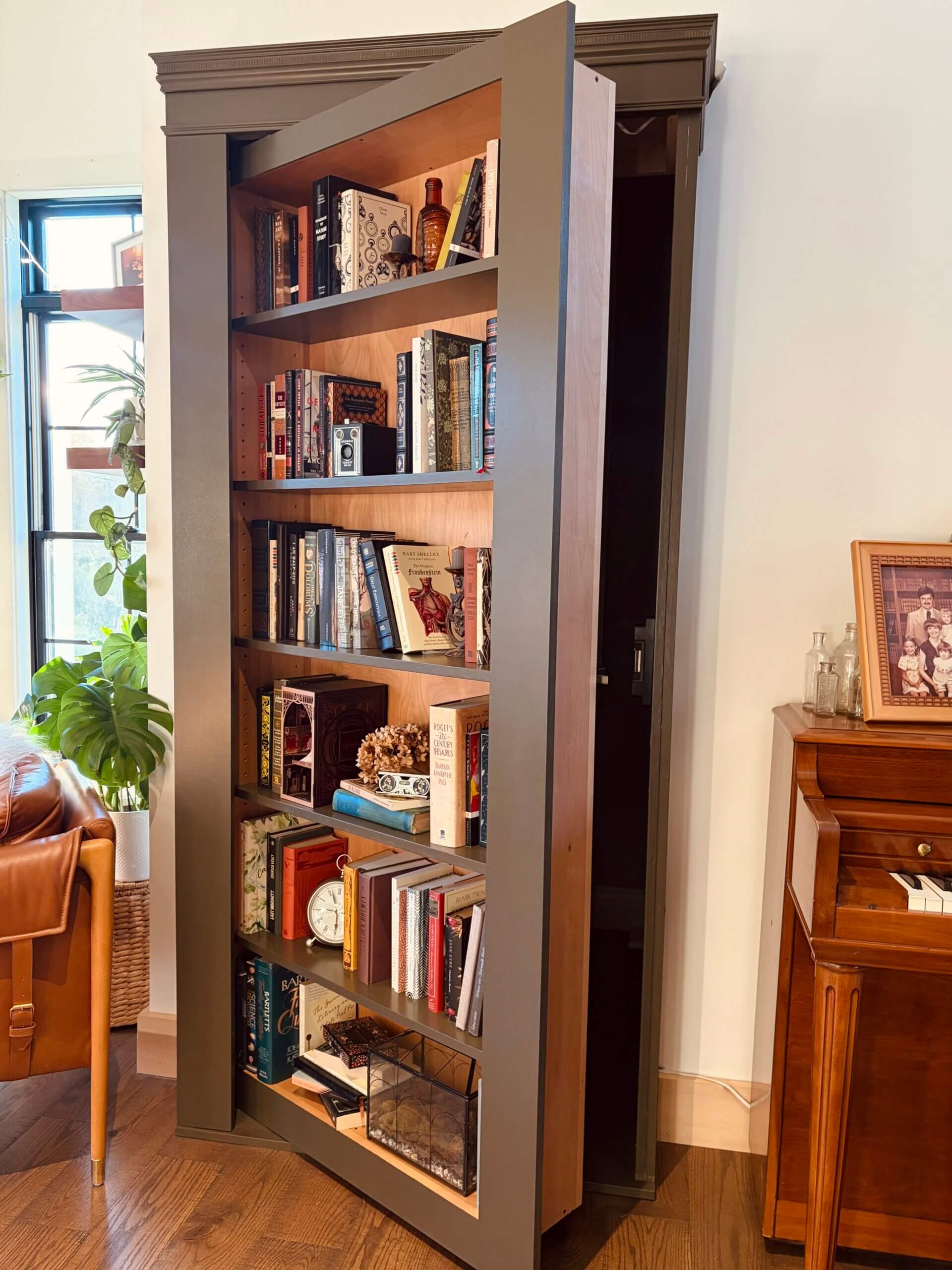 Bookcase Secret Door, image size:1920x2560